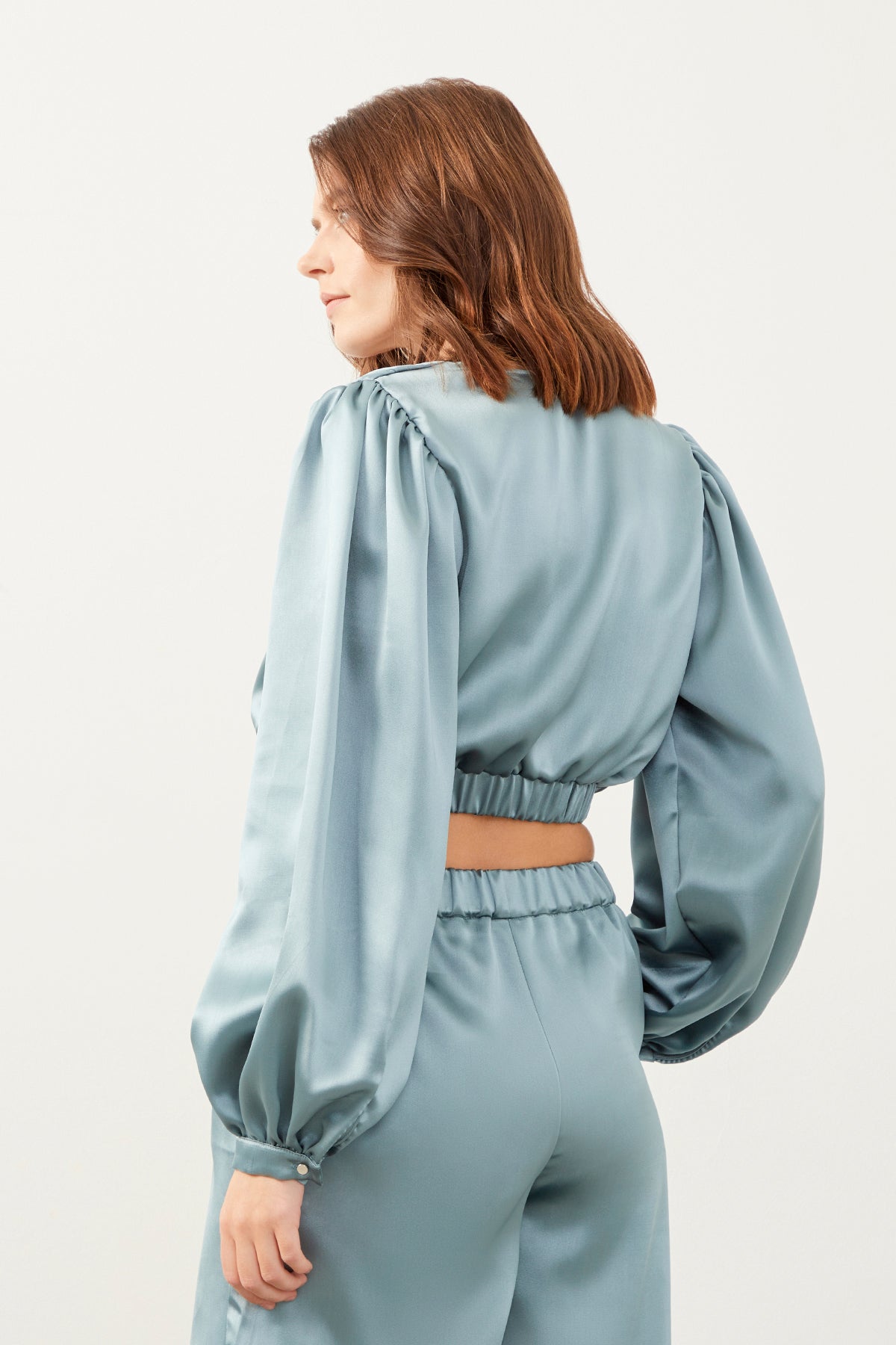 Bebe Mavisi Kruvaze Uzun Geniş Kollu Crop Bluz