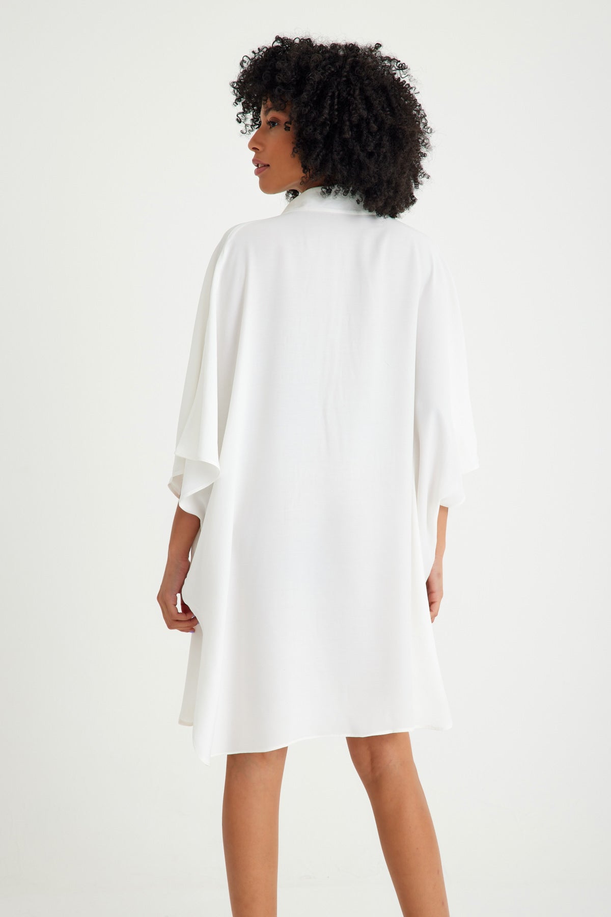 Beyaz Gömlek Yaka Kısa Plaj Elbisesi