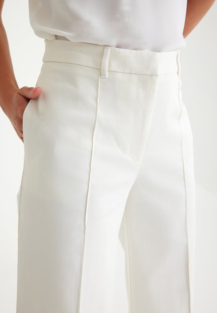 Beyaz Nervürlü Bol Paça Kadın Pantolon