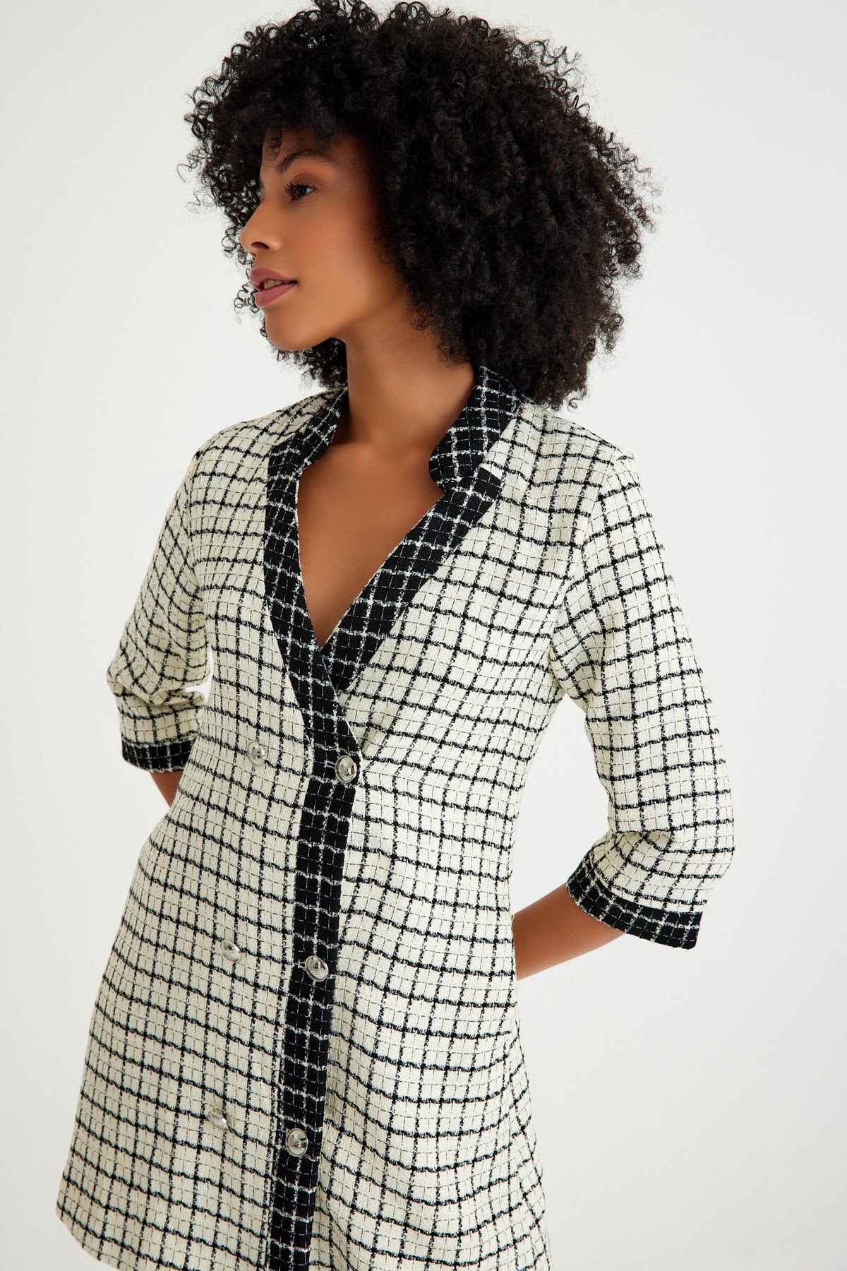 Beyaz Siyah Ekose Yandan Cepli Kruvaze Elbise