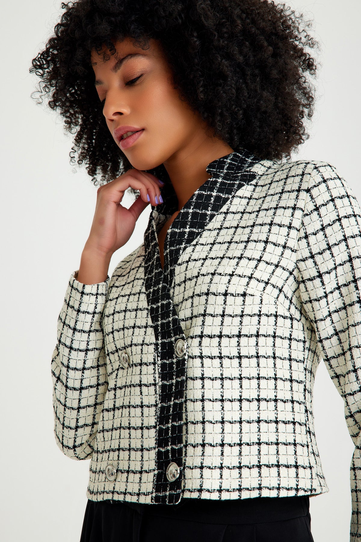 Beyaz Siyah Ekoseli Kısa Kadın Ceket