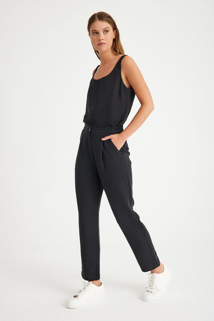 Black Women's Carrot Trousers