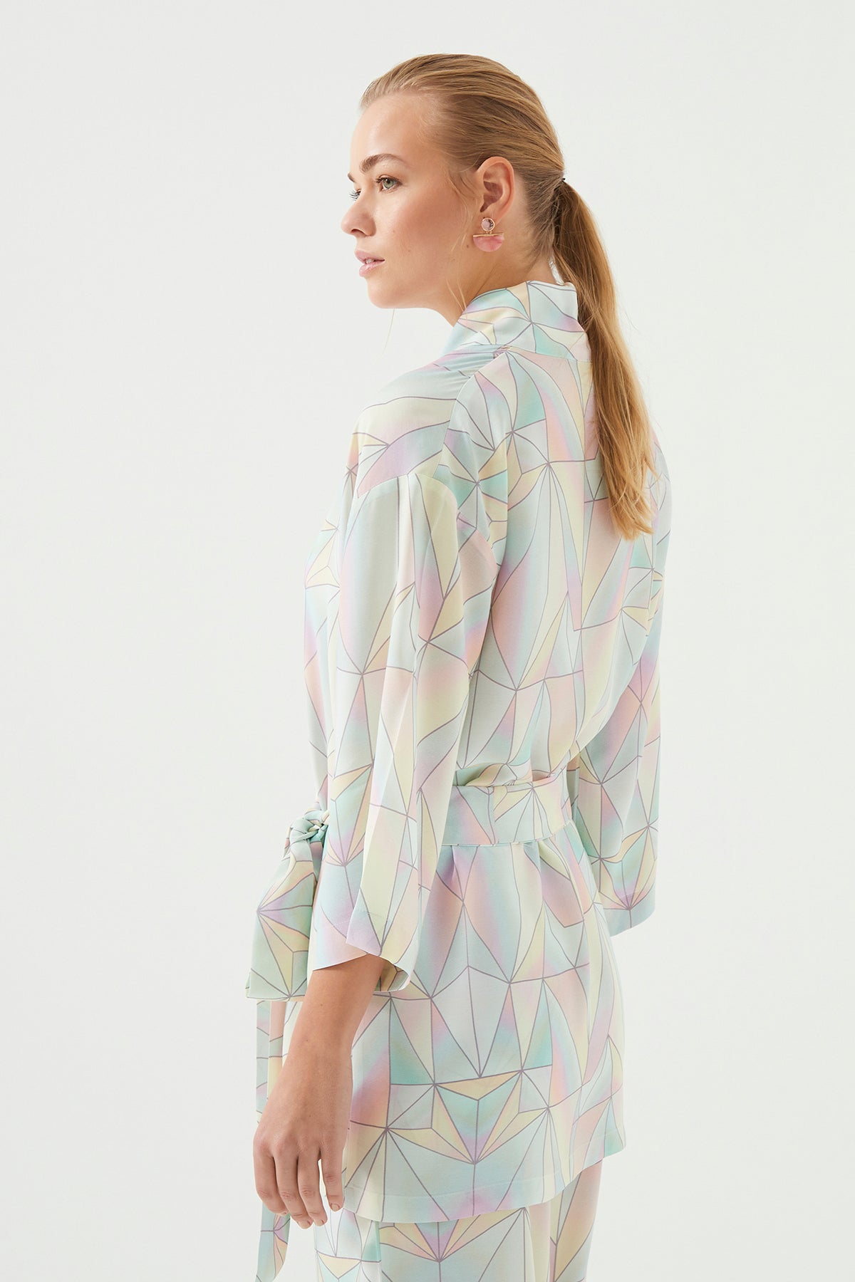 Geometrik Desenli Kuşaklı Kısa Kadın Kimono
