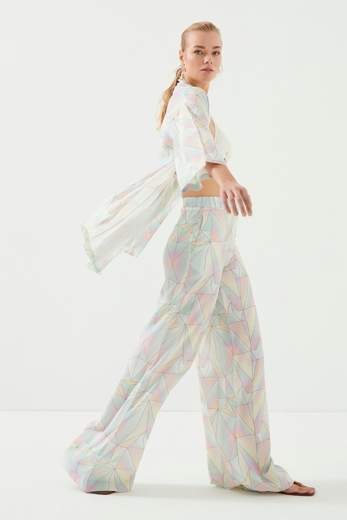 Geometrik Desenli Kuşaklı Kısa Kadın Kimono