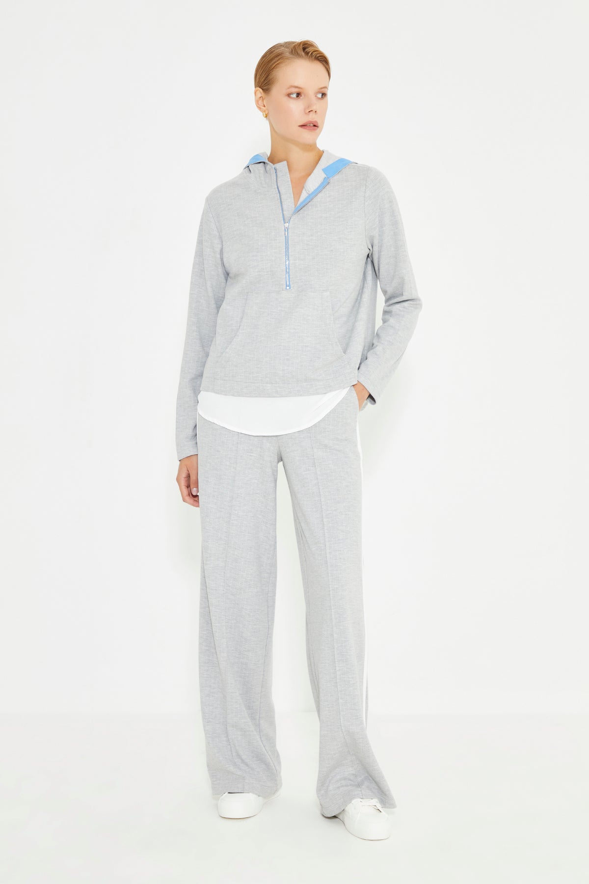 Gri Çizgili Cepli Ve Kapüşonlu Kadın Sweatshirt