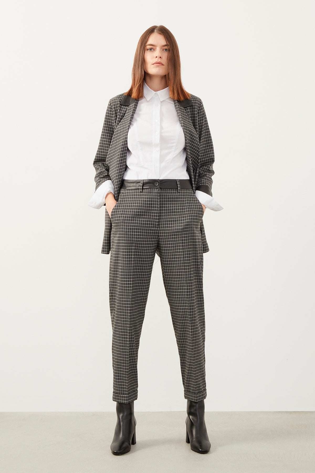 Gray Plaid Carrot Trousers