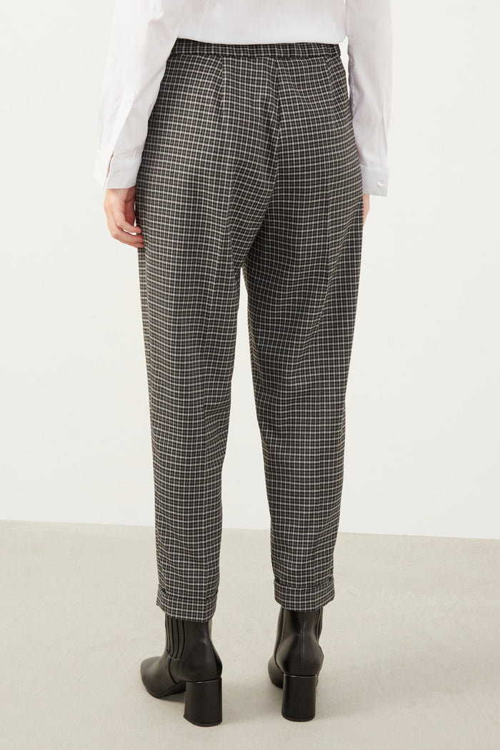 Gray Plaid Carrot Trousers