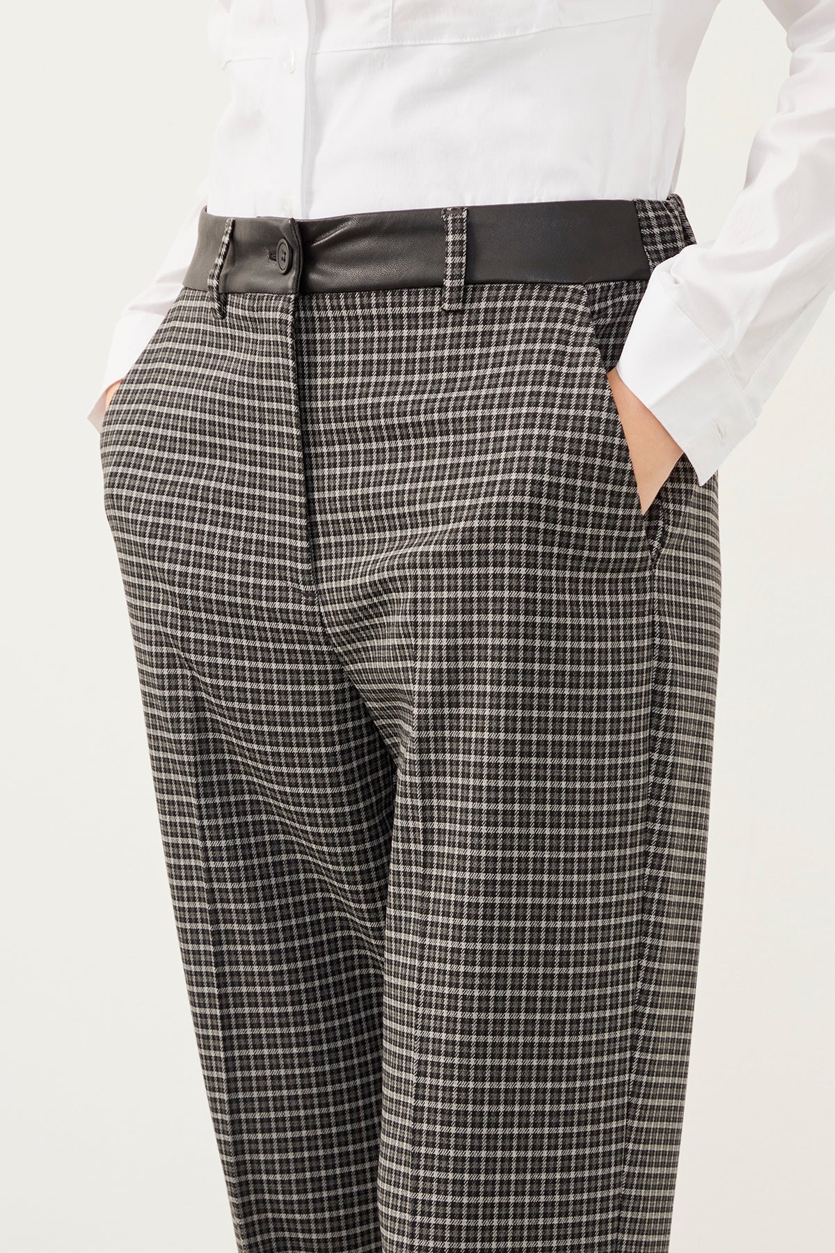 Gray Plaid Carrot Trousers