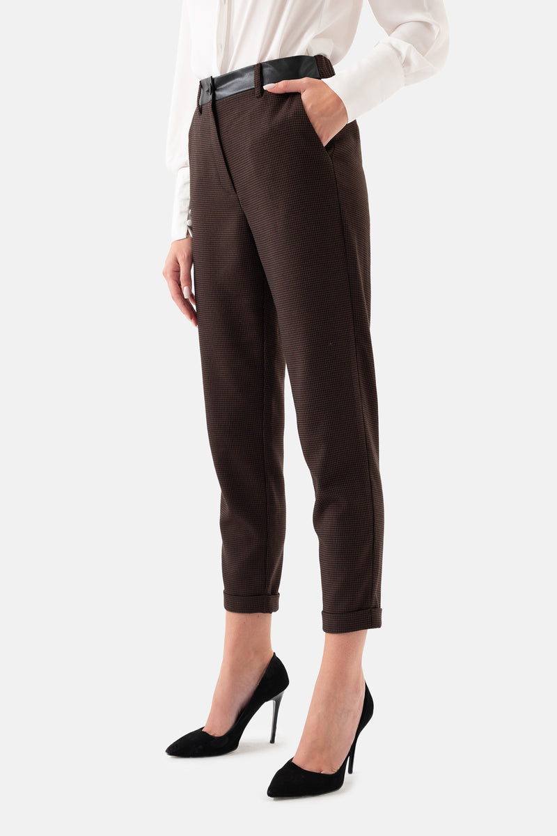 Kahverengi Kazayağı Desenli Deri Detaylı Kadın Pantolon
