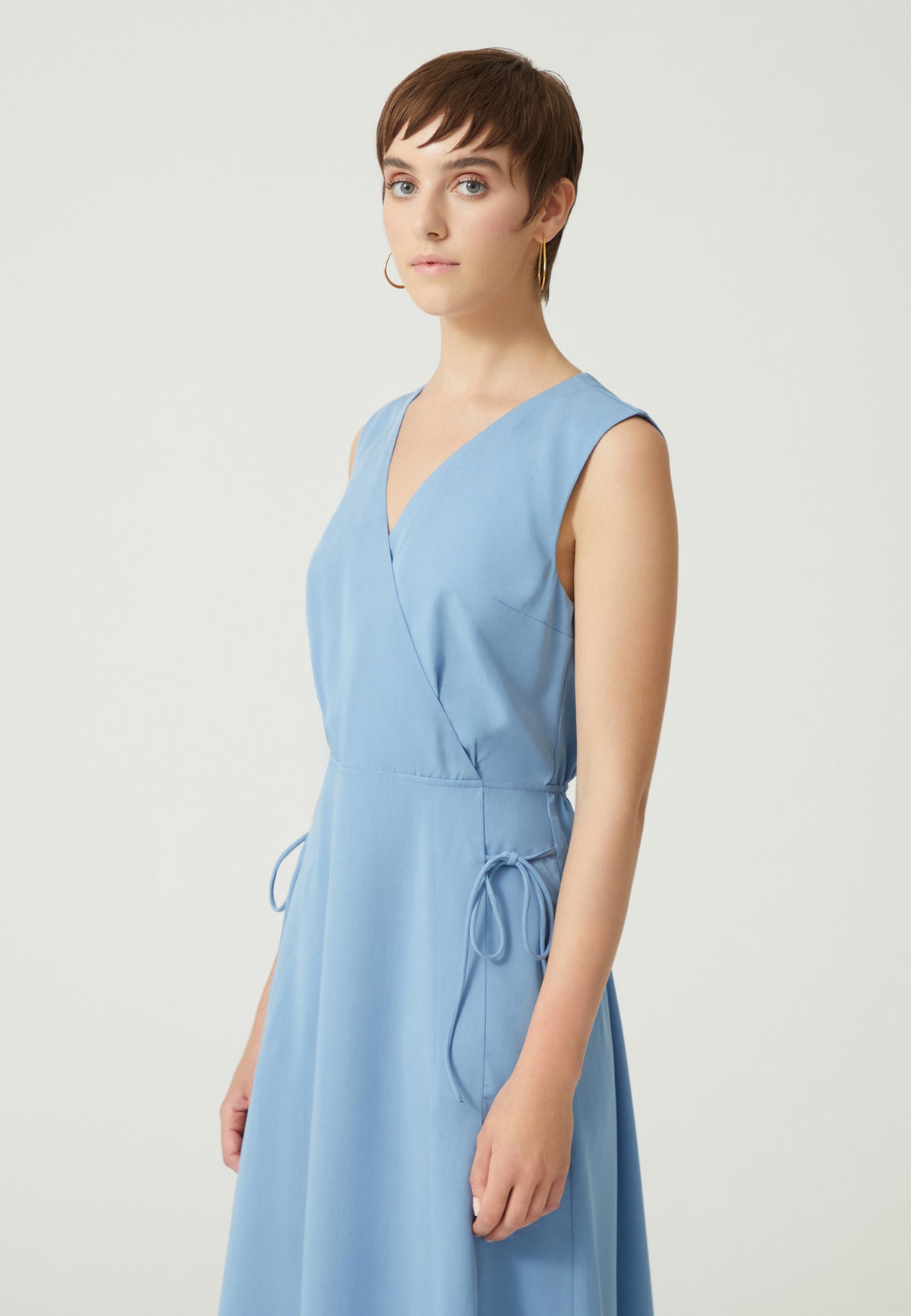 Mavi Sırt Dekolteli Kadın Midi Elbise