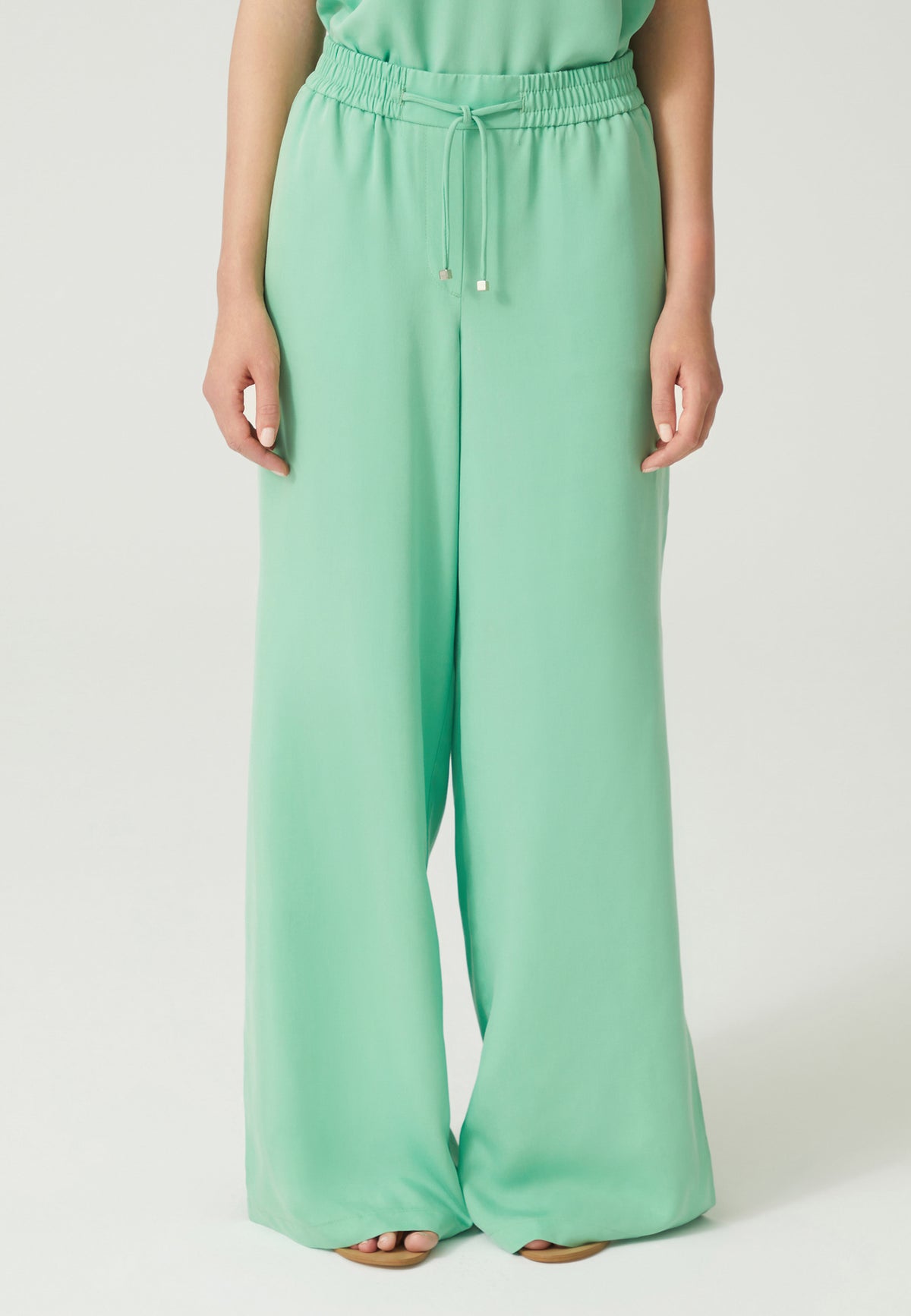 Yeşil Beli Lastikli Yanları Yırtmaçlı Kadın Pantolon