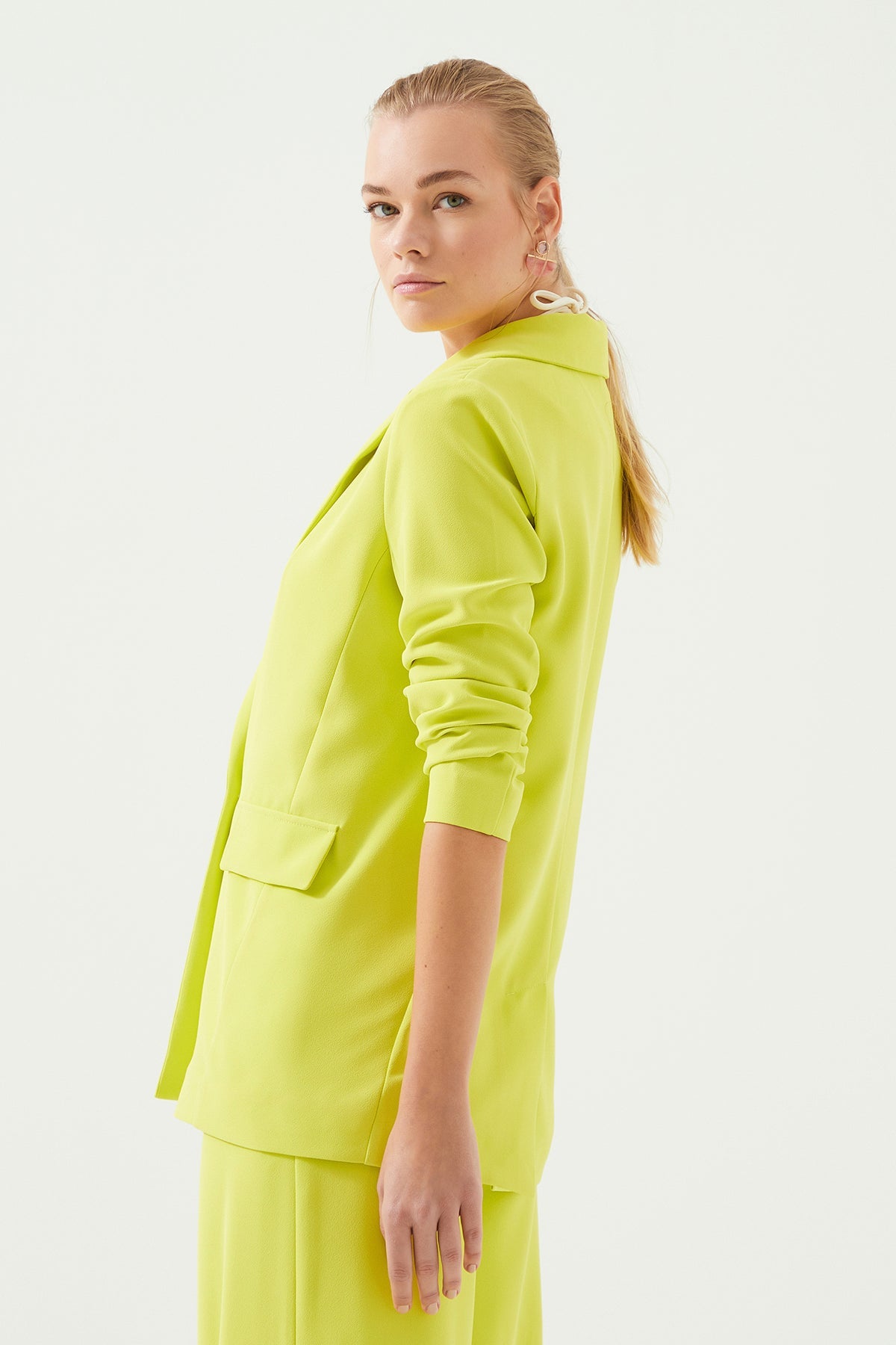 Açık Yeşil Kolları Büzgülü Astarsız Blazer Kadın Ceket