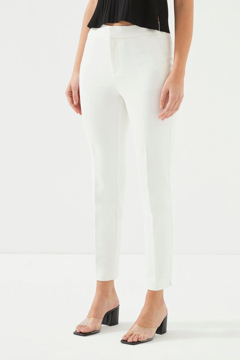 Beyaz Beli Lastikli Dar Kısa Paça Kadın Pantolon