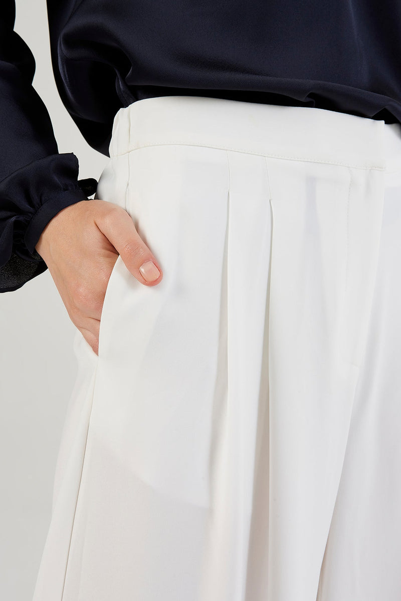 Beyaz Yüksek Bel Pileli Bol Paça Kadın Pantolon