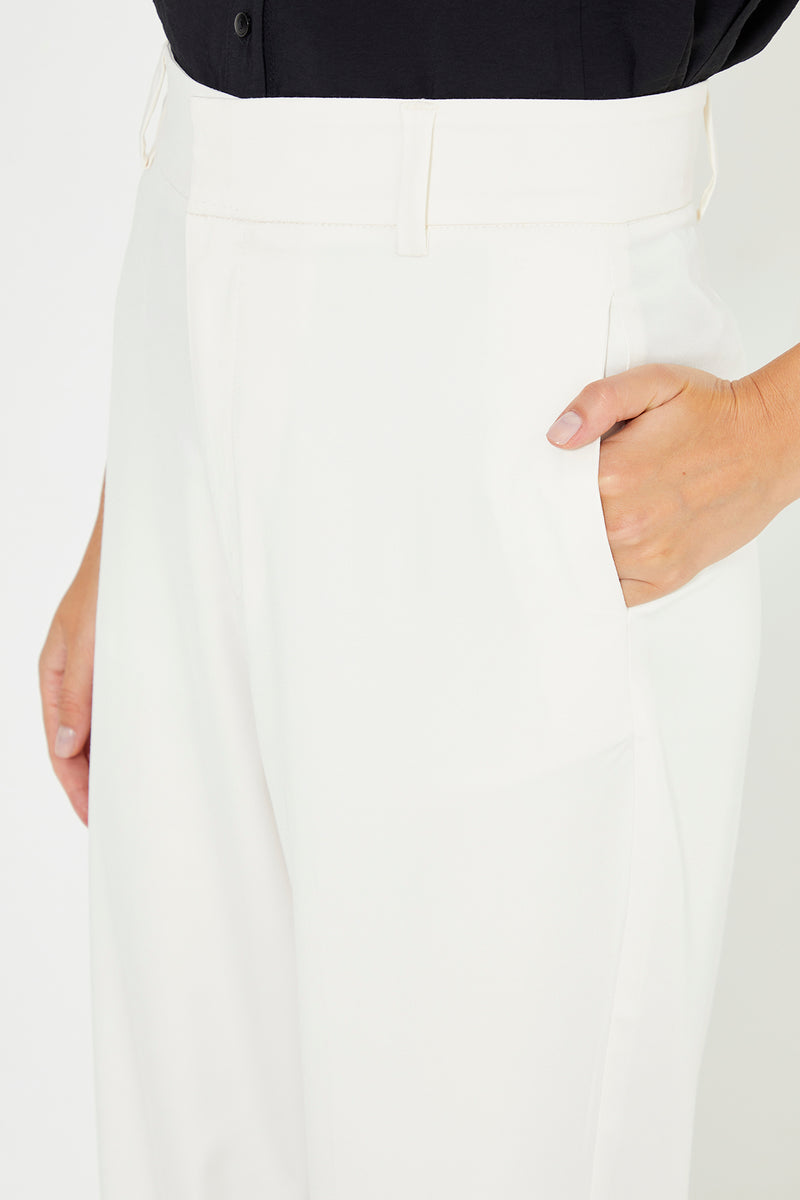 Beyaz Yüksek Bel Boru Paça Kadın Pantolon