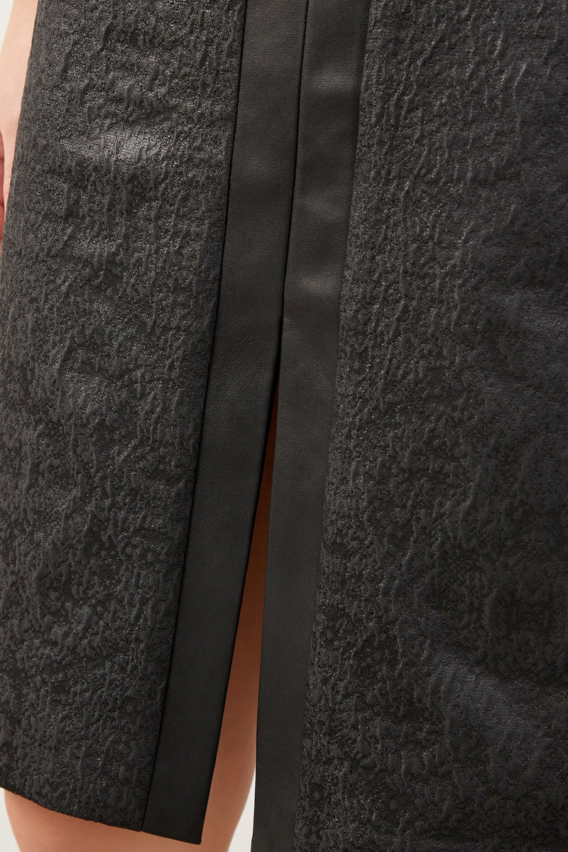 Siyah Fermuarlı Deri Detaylı Önü Yırtmaçlı Mini Etek
