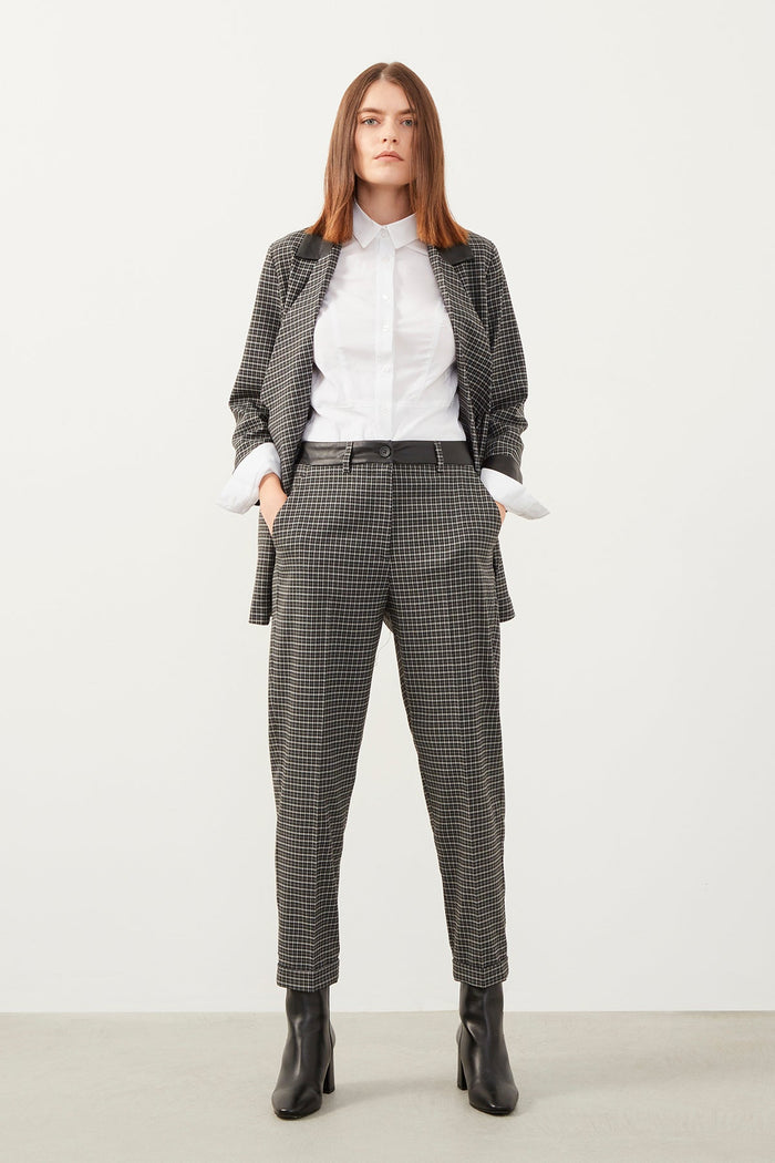 Gray Plaid Carrot Trousers