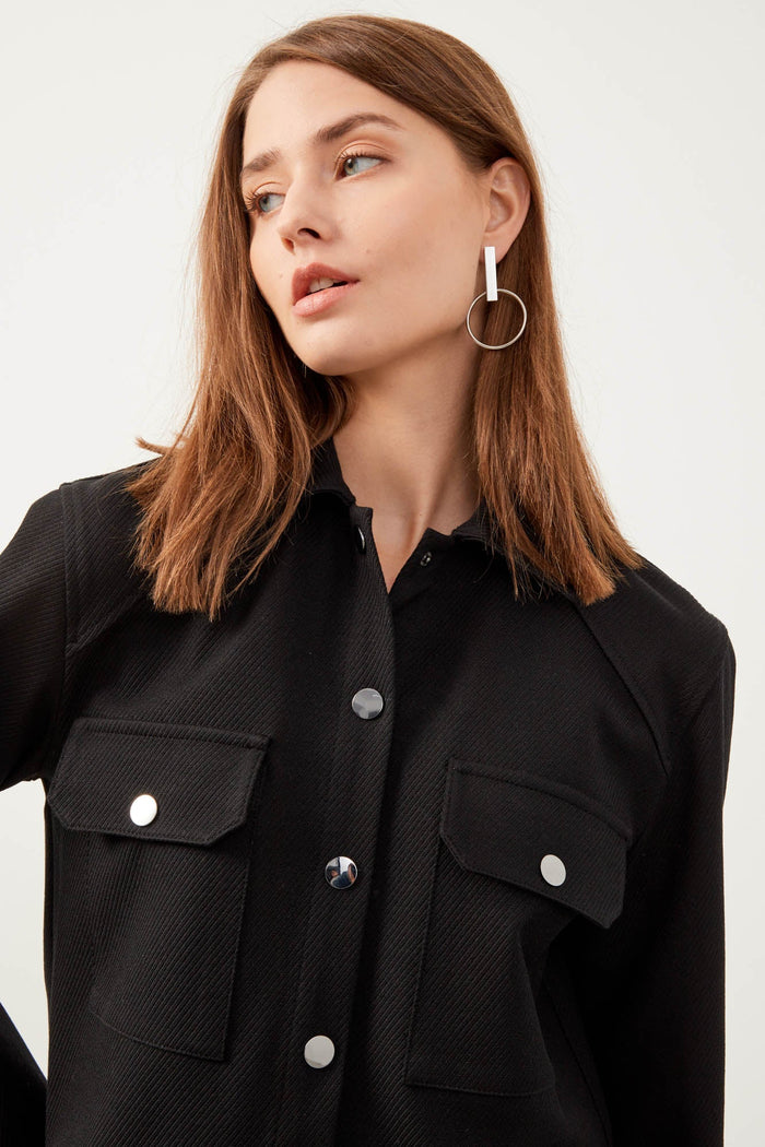 Siyah Cep Detay Gömlek Yaka Çıtçıtlı Kısa Kadın Ceket