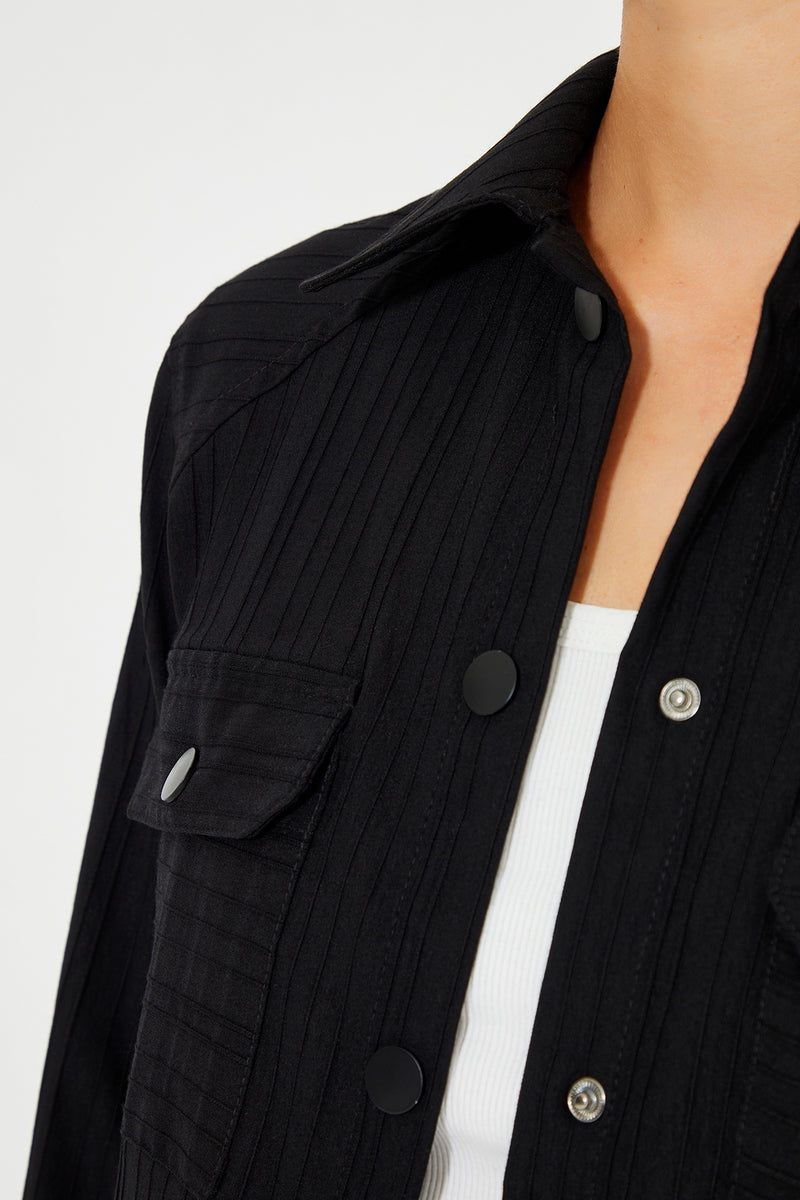 Siyah Gömlek Yakalı Uzun Kollu Kadın Ceket