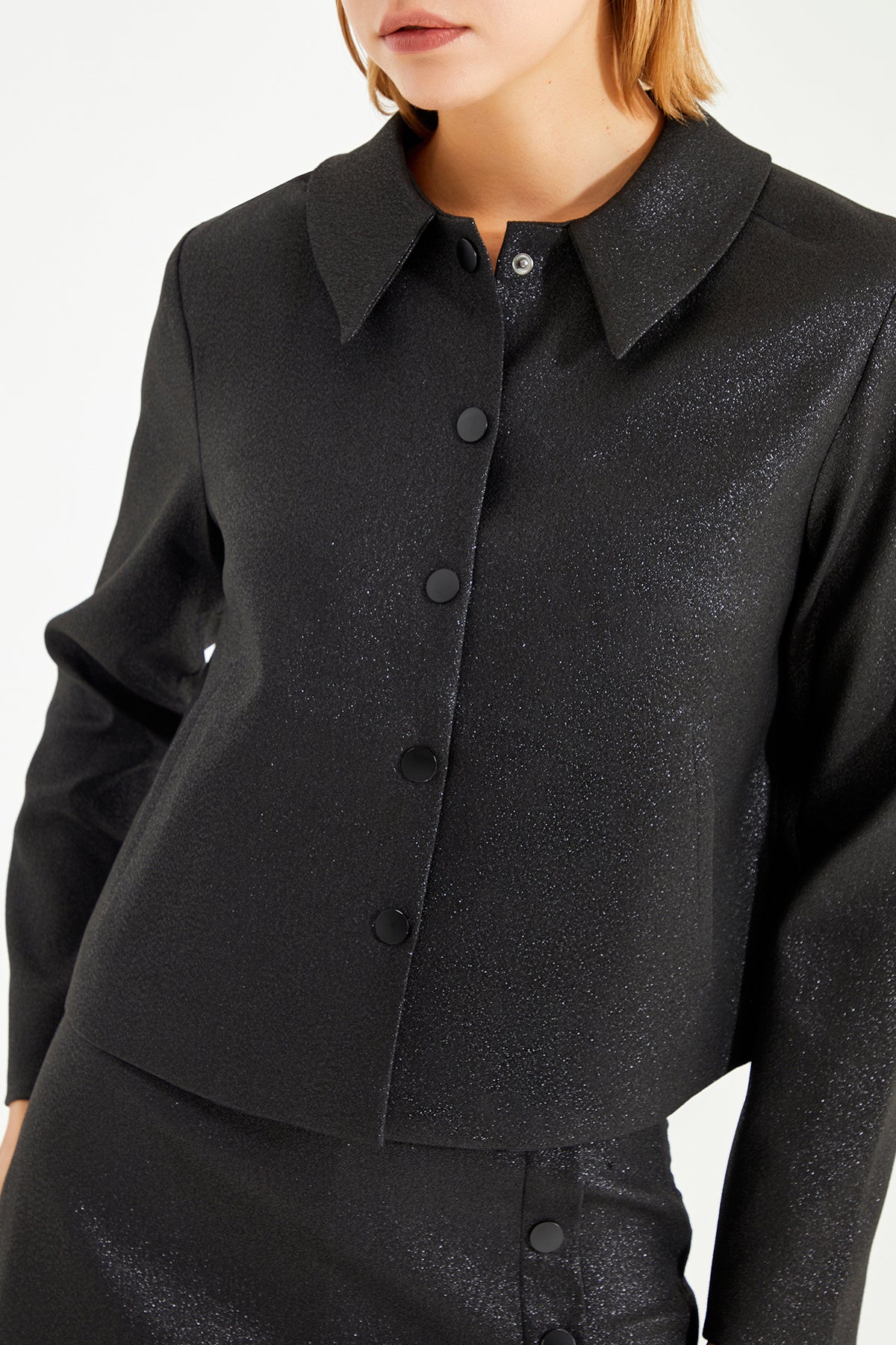 Siyah Renk Gömlek Yaka Uzun Kollu Kadın Ceket