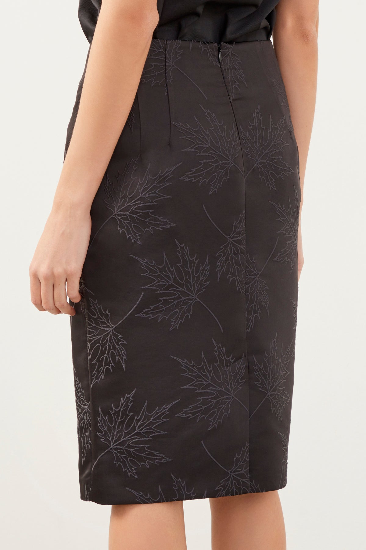 Black Leaf Patterned Stretch Mini Skirt