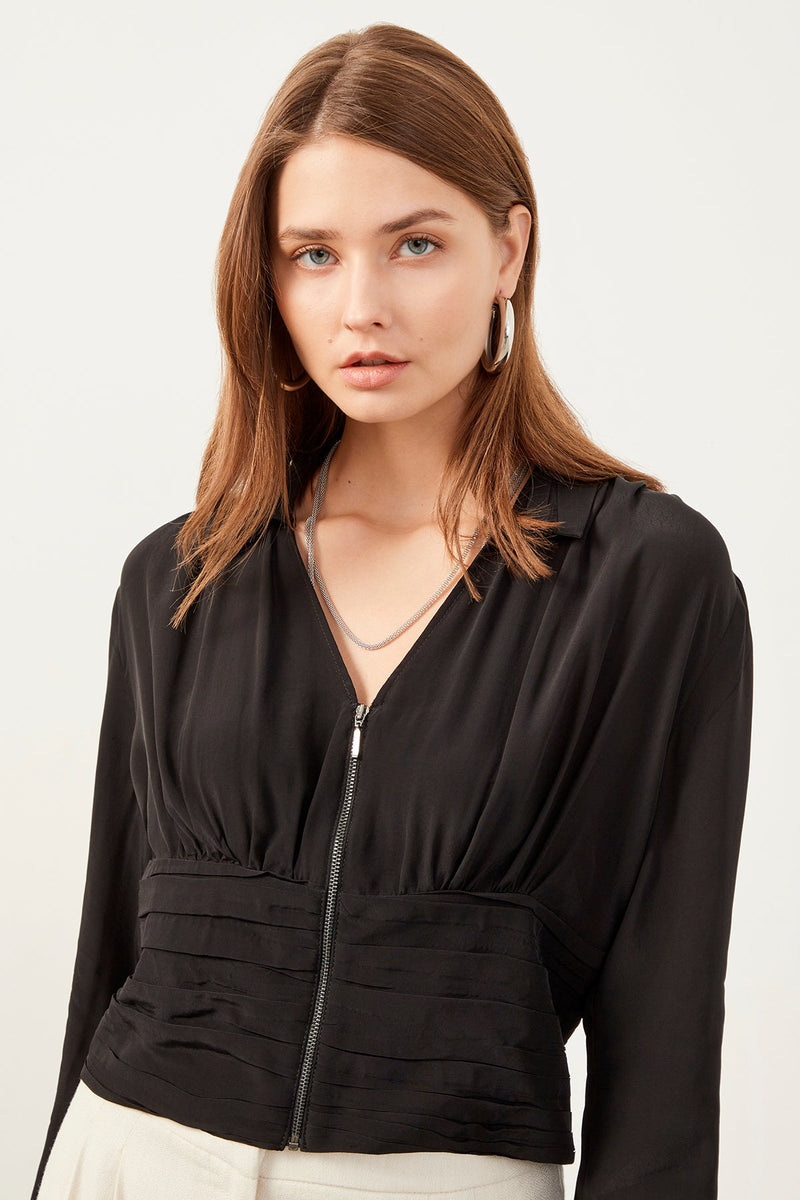 Siyah Yakalı Önü Fermuarlı Drapeli Bluz